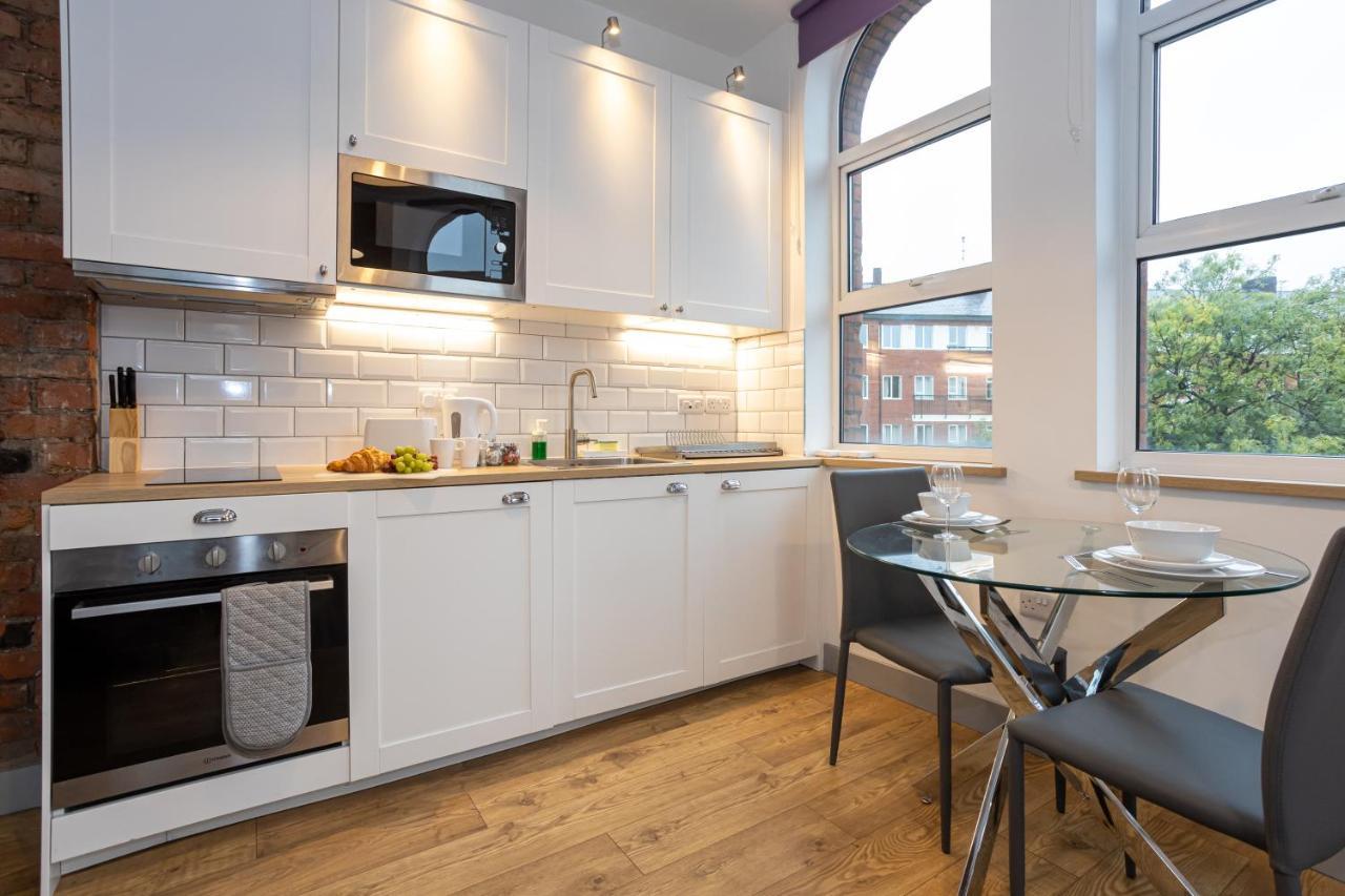 Pillo Rooms Serviced Apartments - Salford 맨체스터 외부 사진