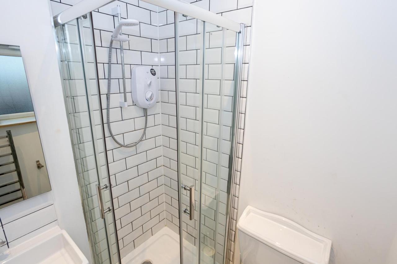 Pillo Rooms Serviced Apartments - Salford 맨체스터 외부 사진